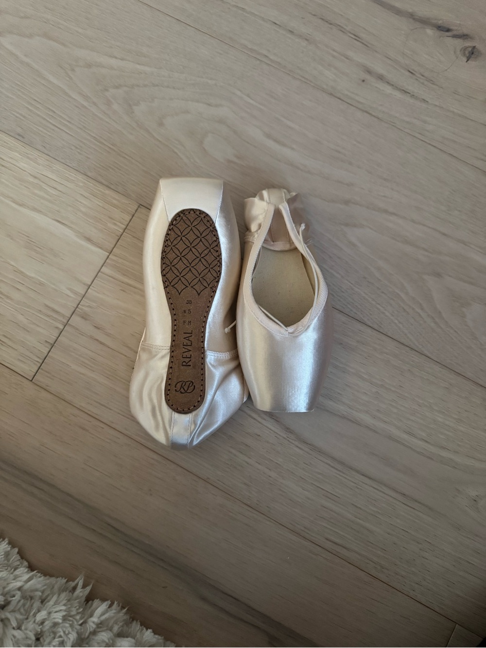 RP Reveals size 5 W 38 pointe shoes in Pale Pink